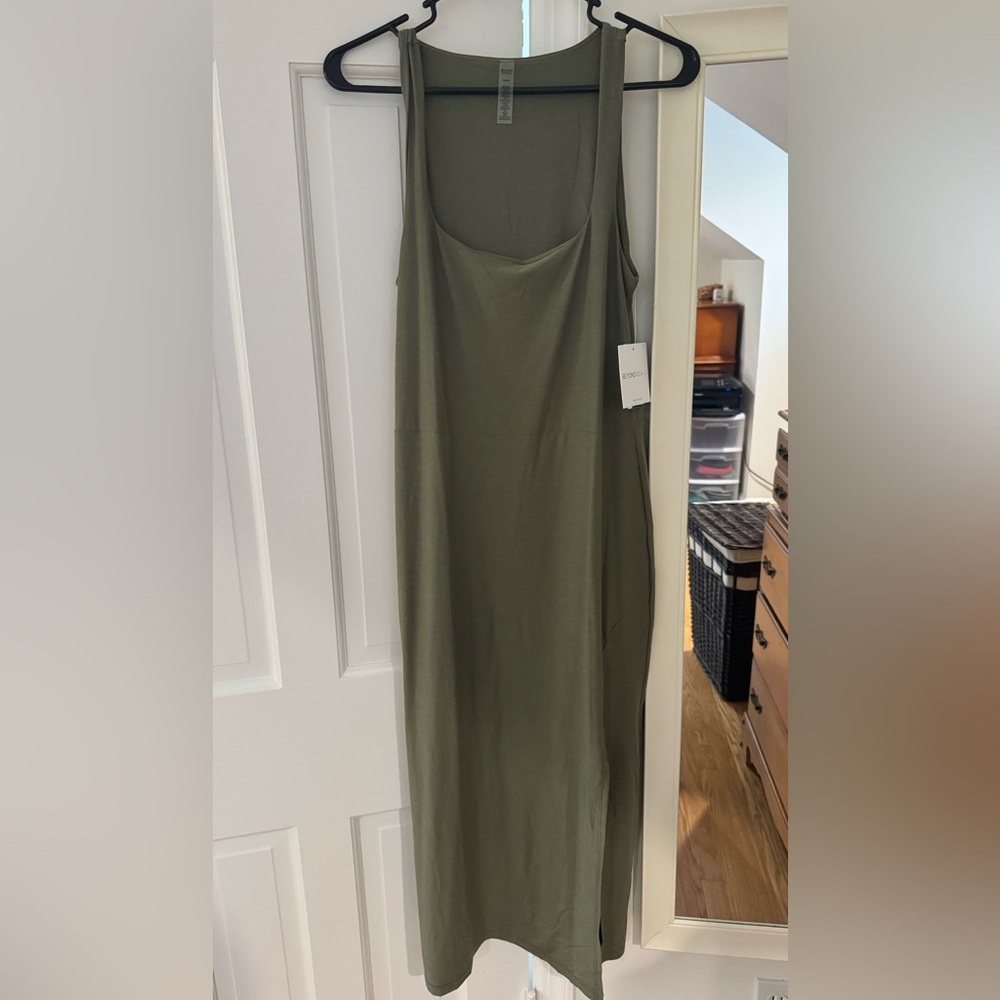 Beyond Yoga Featherweight Getaway Split Hem Midi Dress, NWT, size medium